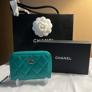 🔥💯 Authentic Chanel Classic Zipped Coin Purse